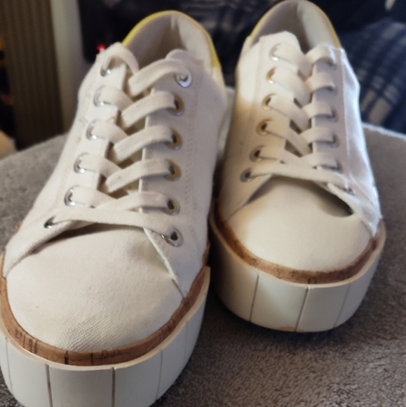 *SOLD* Dolce Vita YaYa Women's Casual Shoes sz 10M Wht/Yellow - Picture 3 of 8